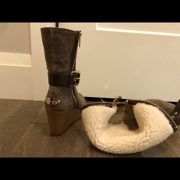 Michael Kors Distressed brown leather Wedge heel shearling lined booties. - Picture 3 of 13